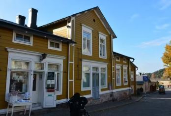 芬兰波尔沃红岸房屋+海科庄园+文学公园10小时专车一日游【打破常规走马观花，让每处风景都自带文化注解，告别“只拍红房子”的浅层体验。】