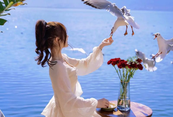 泸沽湖包车1日游【独立出行+行程自由+私密旅行+随走随停】【[缤纷景点]360°环湖全景游， 猪槽船游湖，经典IP全揽，随走随停，上门接送，行程自由，私密旅行】