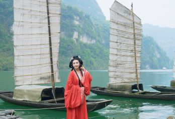 宜昌三峡人家一日游【民俗表演/魅动峡江】早/晚两班随心选】【[自然风光]打卡5A级风景区，走进巴风楚寨】