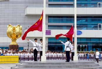 香港大学+浅水湾+太平山+中环+湾仔！6小时定制包车包导游！【单独私家小团！适合商务停留，老人孩子出行！用餐可在行程内安排（费用自理）】