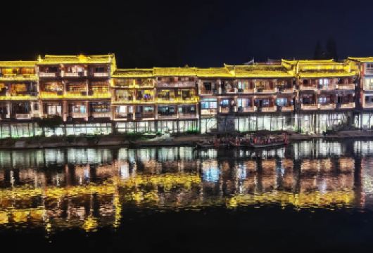 张家界：凤凰和芙蓉镇包团【一天之内可以游览两座主要的古镇 可以在凤凰城欣赏夜景 可送至凤凰或芙蓉。】