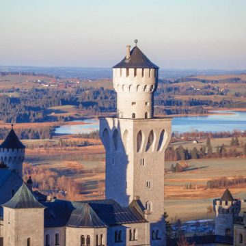 【德国南部边境小城一日游】林德霍夫宫+奥伯拉玛高小镇+新天鹅