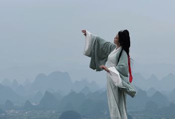 阳朔遇龙河竹筏漂游+漓江千里江山图一日游【8人小团｜私家团】【[便捷方式]真小团不超8人，小众出行性价比高。[私家团]一单一团，时间景点可按需调整，本地玩家带你嗨】