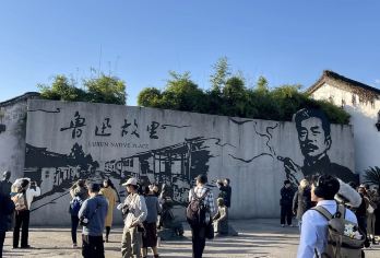 梦回沈园·钗头凤演出+夜间活动鲁迅故里+三味书屋+百草园半日活动【梦回沈园·钗头凤演出门票（场次座位为C座）感叹陆游和唐婉的凄美故事】