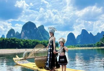 兴坪漓江竹筏/游船+银子岩一日游【商务车/大巴车可选】 【[缤纷景点]漓江慕名而来，商务Mini团2人起8人封顶，不赶早睡到自然醒！】