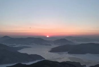 登朱雀山＋雾凇探秘＋陨石博物馆沉浸体验+京剧博物馆｜研学之旅【在四季雾凇场馆，直观理解雾凇形成原理，夏季体验“冬天”的奇妙反差。】