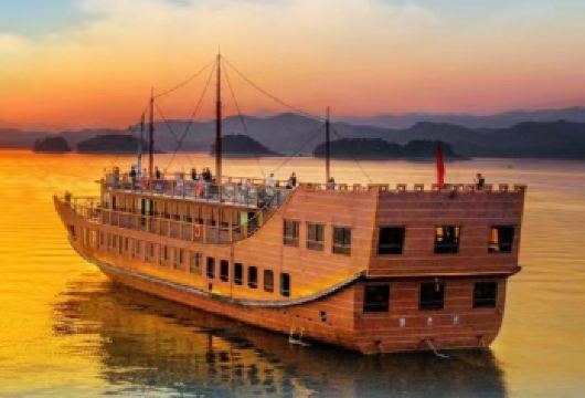 杭州千岛湖景区+千岛湖中心湖区一日游【梦想号游船 独立码头】【市区范围（四大汽车站内）安排一对一上门接服务 让您感受贵宾待遇】