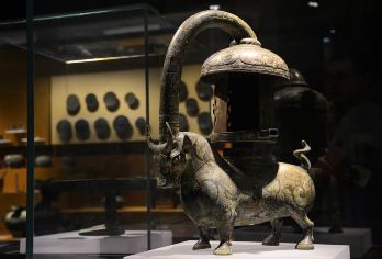 南京博物院半日游【精品游丨深层次2H丨私家团丨门票免费】【我们将自身10+人文景点讲解经验结合南京丰富旅游资源，推出了南京高端讲解服务产品—金陵风云系列。】