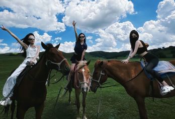 辉腾锡勒草原+乌兰哈达火山一日游乌兰察布出发免费上门接送【乌兰哈达火山+辉腾锡勒草原 2-8人精品小团】