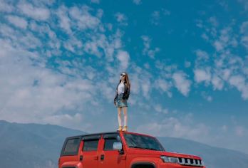 大理环洱海旅拍一日游【专业旅拍+底片+精修+服装+吉普车】【[边拍边玩]360°环洱海，全程自由行，随走随停，纯玩无购物】