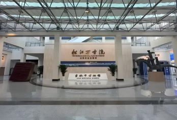 长春出发吉林市博物馆+满族博物馆+朱雀山国家森林公园一日游【宇宙奇观：触摸 46 亿年前的「天外来客」，活态传承：探秘满族萨满文化的千年密码】