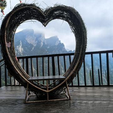 河南南阳老界岭+西峡恐龙遗迹园一日游-可中英文服务