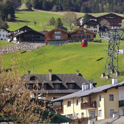 意大利米兰出发卡雷扎湖-奥蒂塞伊-富内斯山谷一日游