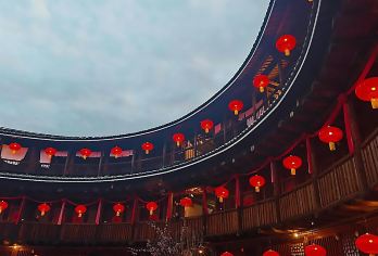 双楼奇境之旅：福建高北土楼+田螺坑景区【[纯玩服务]中文司机│舒适座驾│轻松省心│无需担心路线、停车、疲劳驾驶，可将更多精力用于游览体验】