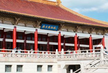 【免预约】南京博物院一日游+可选小团【含人工讲解2小时】【[深度讲解]专业金牌导游深度讲解特展馆、历史观馆，拒绝走马观花，深入感受南博文化】