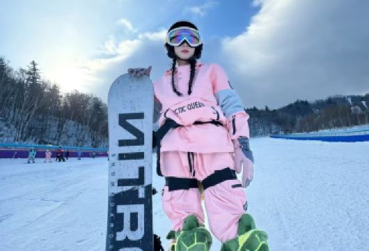 照金国际滑雪场【4小时门票+直通车+初级教学】纯玩一日游【[1]雪道驰骋，趣玩无界，享纯玩乐趣】