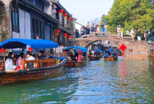 苏州周庄一日游【景区三项•摇橹船+演出票+游船票ღ苏州出发】【[周庄专线]本线路纯玩团，本地独立自营，无强制消费，天天发班，随订随走！】