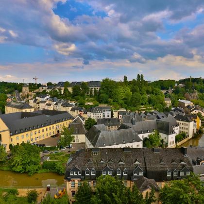 比利时布鲁塞尔往返+卢森堡+迪南小镇一日游【中文包车上门接】