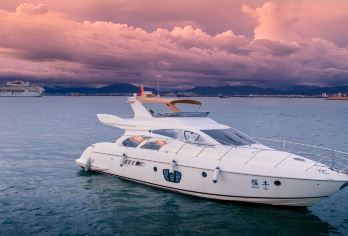 妻子的浪漫旅行同款 游艇出海玩乐 航拍玻璃船 浮潜 摩托艇【专业网红教练团队、浮潜、航拍玻璃船、海上浮毯、极速摩托艇、疯狂香蕉船、一价全包！畅享纯玩3小时～】