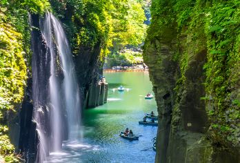 日本北九州高千穗峡一日游上色见熊野座神社 天安河原 中文司导【日本有名的动漫/电影[萤火之森]和[夏目友人帐]取景地-上色见熊野座神社】