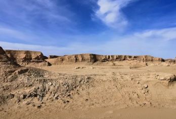 U型公路+大柴旦翡翠湖+大柴旦红崖火星地貌景观区【中文司机+10小时VIP小团服务】