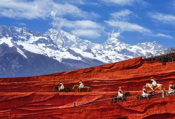 丽江玉龙雪山景区：大索道+蓝月谷+印象丽江一日游【（精选线路）品质线路，套餐玉龙雪山冰川公园大索道一日游，全程用车无缝接送、为您带来舒适的旅行体验。】