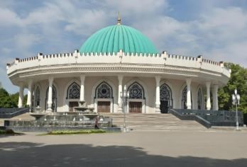 乌兹别克斯坦塔什干哈兹拉提伊玛目+米诺尔白色清真寺一日游【合理安排，2人成团】