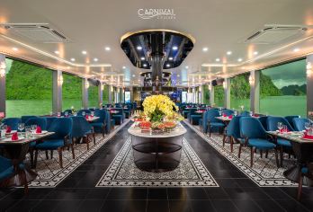 嘉年华五星级下龙湾游轮之旅——含按摩浴缸、皮划艇和自助午餐，从河内出发【豪华下龙湾游船之旅，配备按摩浴缸——放松身心，欣赏下龙湾石灰岩喀斯特地貌的全景。 皮划艇和洞穴探险——划过隐秘的洞穴和宁静的泻湖，体验真正的冒险。 船上自助午餐——在从河内出发的舒适游轮上，品尝新鲜海鲜和越南籍菜肴。】