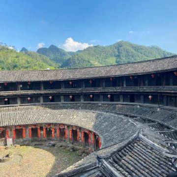 梅州出发打卡大埔花萼楼+坪山梯田+百侯古镇+泰安楼包车一日游