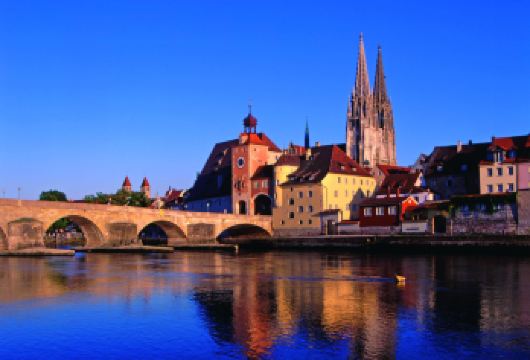石桥+雷根斯堡老市政厅+圣埃梅拉姆修道院+图尔恩和塔克西斯宫【精品包车，私享空间，上门接送，轻松出行】