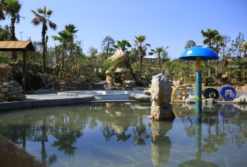 罗田三里畈温泉·品吊锅一日游【罗田三里畈温泉汽车散客一日游】【出水温度79℃，唐风温泉、溶洞温泉，尽显温泉中的贵族气质】