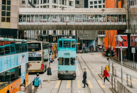 香港一日游：20人高端团+叮叮车+星爷同款午餐+香港出发【叮叮车：在铁轨上踱着慢拍的脚步，叮当声像打在岁月铜钟上的雨。车厢是移动的阁楼，载着半城灯火】