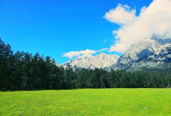 玉龙雪山纯玩一日游：云杉坪索道+蓝月谷+防寒服氧气【6-8人小团/赠送氧气防寒服+纯玩无购物】