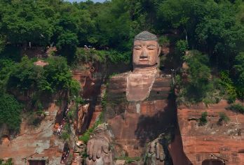 成都出发：乐山大佛+罗城古镇+美食一日游【可选英文导游|专车接送|行程可调|可定制行程】