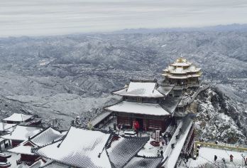 老君山15人轻奢小团【上门接送/导游陪爬/2+1航空座椅【[福利保障]洛阳市主城区上门接送，2+1航空座椅，资深老司机安全护航，本社专职导游全程陪同上山】