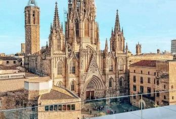 西班牙巴塞罗那+蒙特塞拉特修道院+古埃尔领地教堂【巴塞罗那—建筑艺术爱好者的集聚地，同时拥有美丽的海岸线，沙滩，海滨浴场】