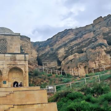 巴库出发：迪里巴巴陵墓+诺胡尔湖+耶迪戈泽尔瀑布+图芳达格山