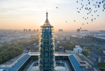 大报恩寺遗址景区+秦淮八绝小吃丨含门票+专业导游讲解【[性价比优选]含大报恩寺门票（挂牌价90元）+金陵特色小吃（挂牌58元）】