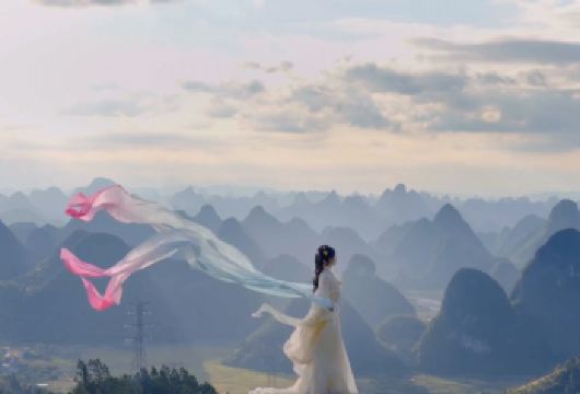 遇龙河竹筏漂游/徒步+银子岩+千里江山图一日游【纯玩团】【[亮点一]网红竹筏体验+经典景区溶洞奇观+新晋爆火网红千里江山图+十里画廊，丰富多彩的一天；】