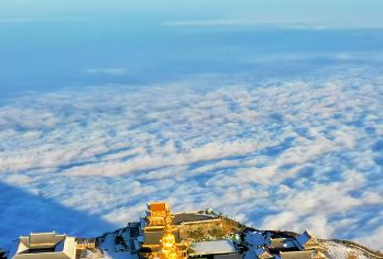 四川乐山峨眉山+金顶+万年寺+清音阁一日游英文服务【登金顶观云海佛光，访万年清音寻禅意山水。】