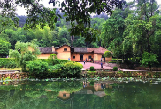 韶山毛泽东故居+纪念馆+刘少奇故里一日活动【15小团】好评导游【[纯净出游]自主发班、不转卖，无购物，0套路，进店1赔10，送纪念馆像章、送耳麦，送品牌矿泉水】