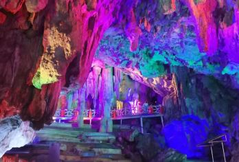云南石林风景区+九乡一日游【二环上门接▼纯玩无购物】【[游玩品质]真正纯玩，无购物，给游客充足时间饱览美景，身临其境感受地下溶洞地貌奇观！】