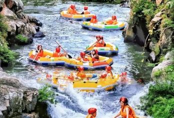 桂林阳朔带娃一起“探索新境”玩|龙颈河漂流＋可以爬的古东瀑布【中文包车，定制服务，安心自由】