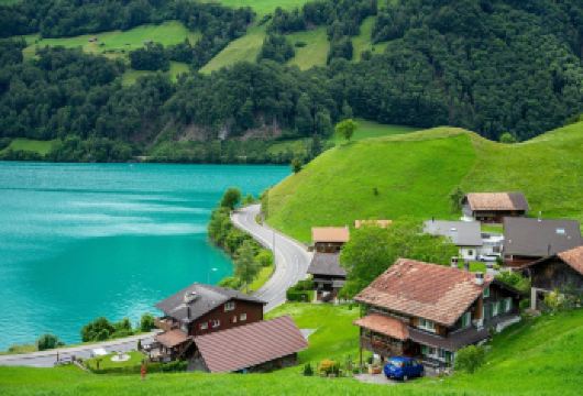 瑞士多地往返-龙疆-格林德瓦梦幻山坡｜春季热门明星路线【[中文司导可选]提供基础接送或中文导游，满足不同旅客需求】