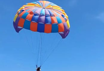 泰国格兰岛一日游【芭提雅格兰岛/免费航拍/水上全项目】【格兰岛拥有迷人的海景风光，白皙的沙滩，美丽的珊瑚，湛蓝的海水，清澈的天空，能满足你对海的所有想象】