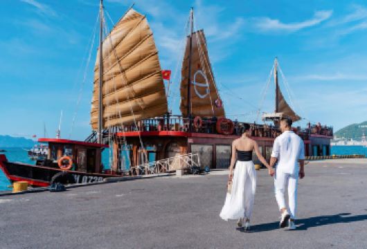 越南芽庄皇帝游轮 （白天之旅+落日晚餐）【[芽庄市区酒店上门接送]】