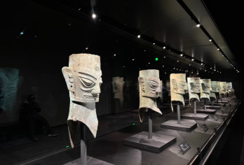 成都外语导游英文英语，俄语，葡萄牙语等多语种导游，线路可定制【此产品仅提供导游陪同+讲解服务。行程可根据您的意愿定制行程，可咨询人工客服】