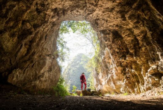 贵阳出发安顺寻龙洞一日游【探洞体验 望桥观瀑避暑】【[品质小团：纯玩无购物]把更多的时间留给游玩景点，被购物敢退一赔一，服务有保障】