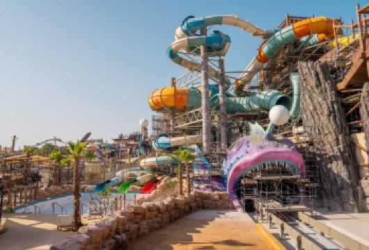 阿布扎比城市之旅，含大清真寺和亚斯水世界门票【参观宏伟的谢赫扎耶德大清真寺，它是建筑和设计的杰作。 在阿布扎比亚斯水世界享受刺激的一天，这里有超过 40 个适合所有年龄段的游乐设施、滑梯和景点。 从迪拜出发的私人往返接送服务，让您享受无忧的体验。】