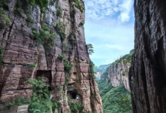 万仙山景区+郭亮村+挂壁公路一日游【新乡出发】【万壑有声伴天籁，千峰无语立斜阳。 跟着电影去旅行，央视上榜品牌跟着电影去旅行。】